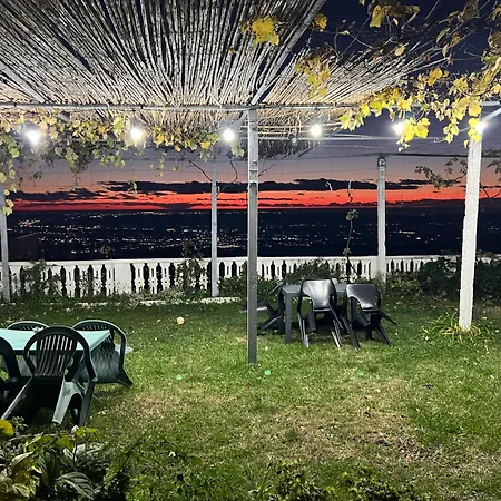 Villa Garden Guni