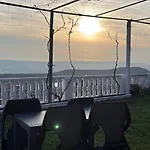 Garden Guni Krujë
