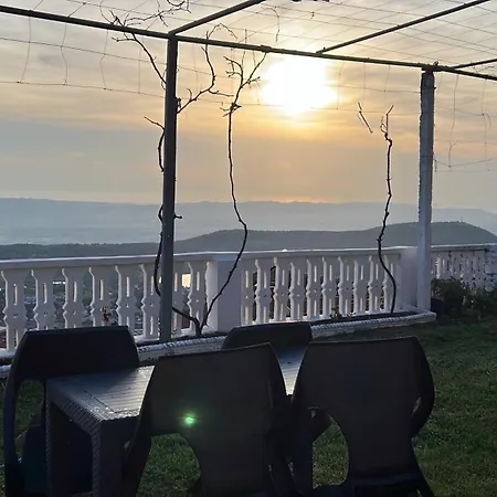 Garden Guni Krujë