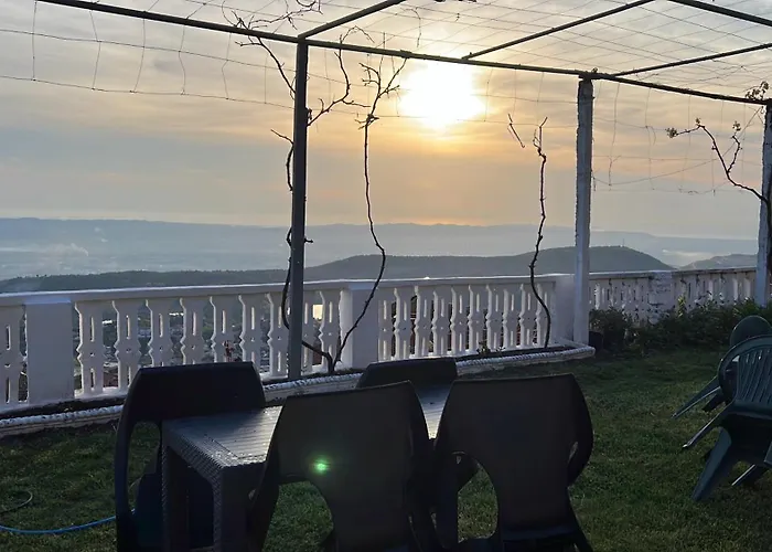 Garden Guni Krujë